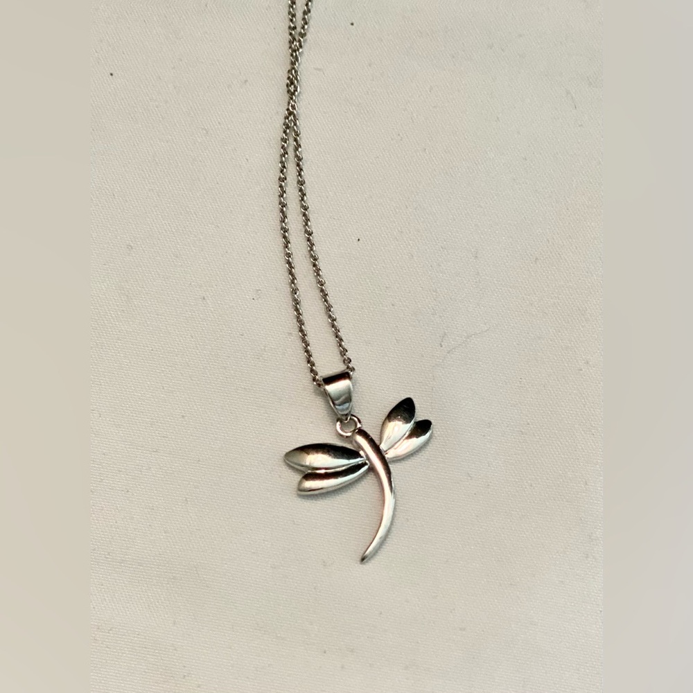 Elegant Sterling Silver Dragonfly Pendant Necklace - Picture 2 of 6